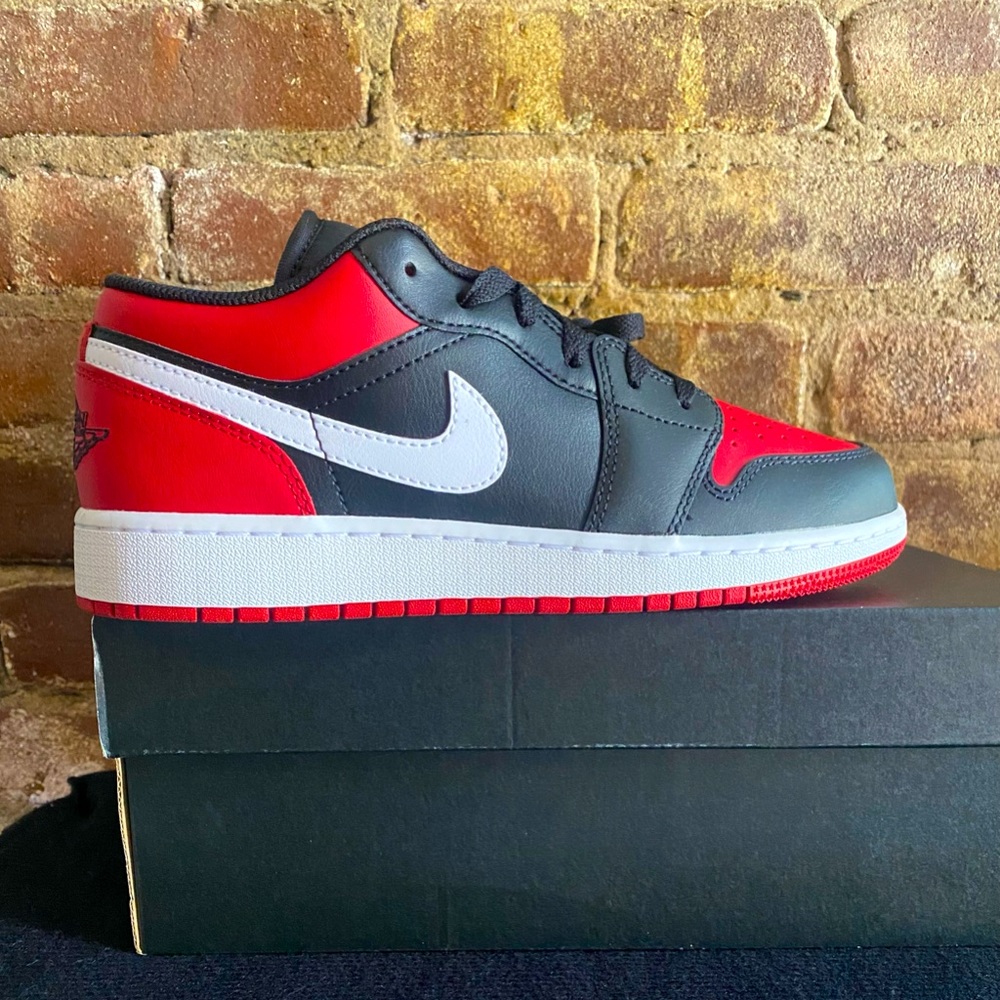 Air Jordan 1 Low Alternate Bred (GS) 6.5Y 8W